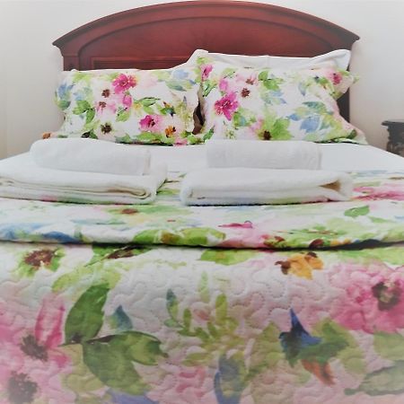Julia House Holidays נאזרה מראה חיצוני תמונה