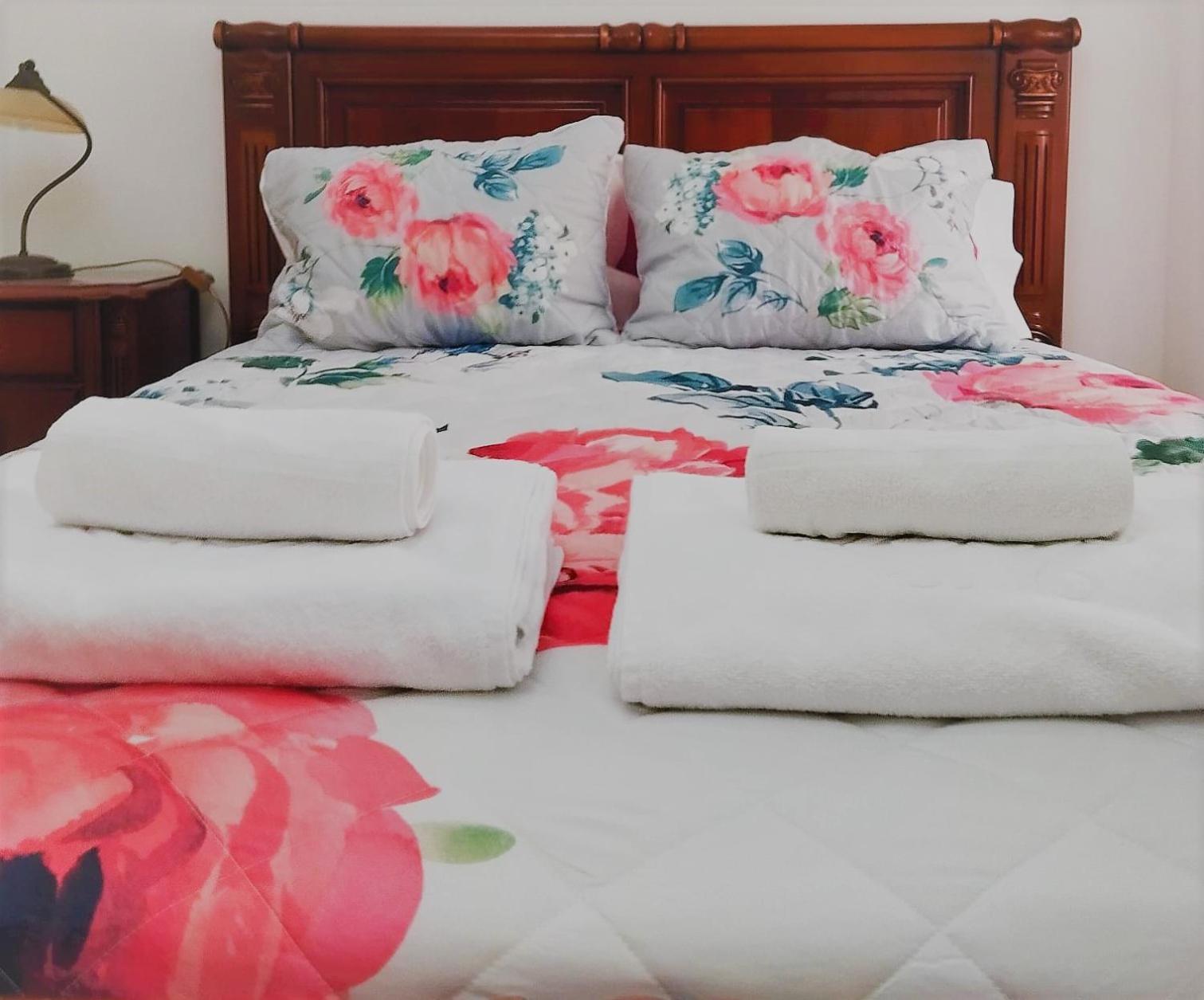 Julia House Holidays נאזרה מראה חיצוני תמונה