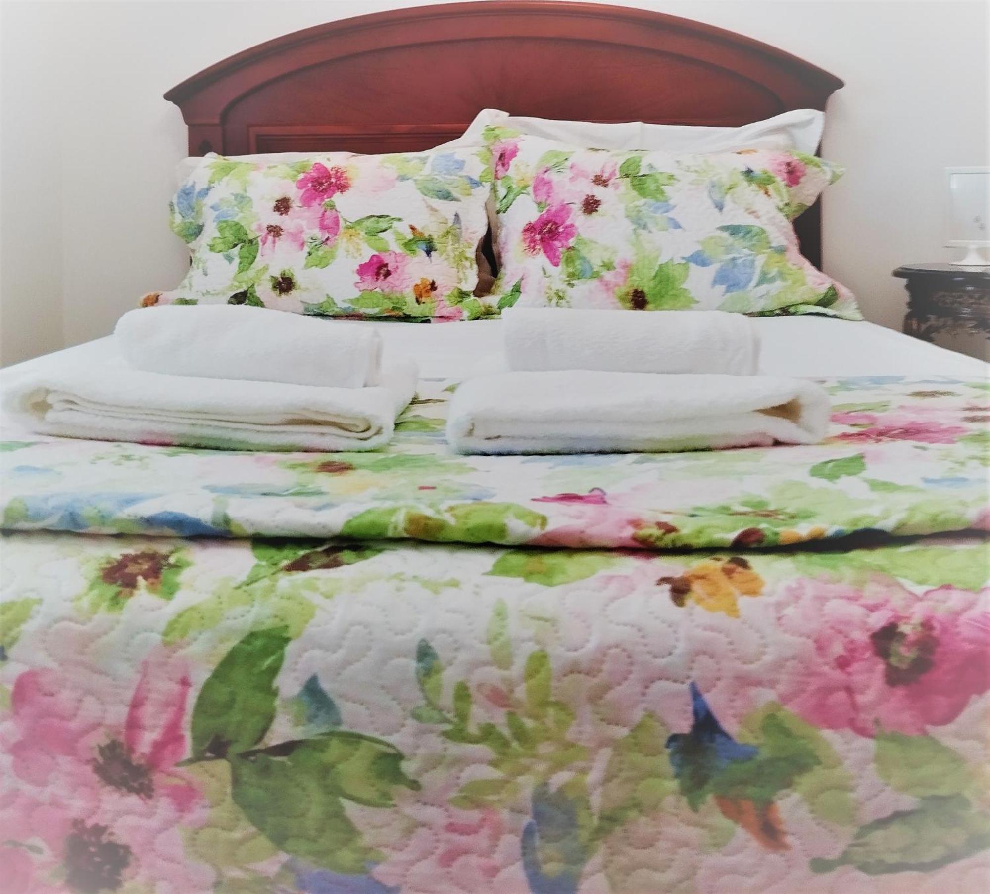 Julia House Holidays נאזרה מראה חיצוני תמונה